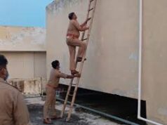 उत्तर प्रदेश : देवरिया मेडिकल कॉलेज की पानी टंकी में सड़ी-गली लाश, मरीजों ने पानी में बदबू आने की शिकायत की थी………….